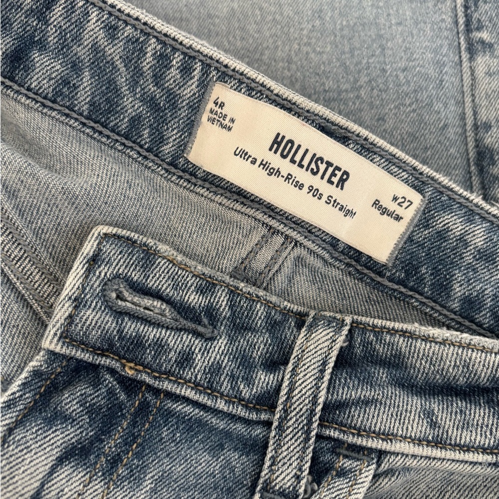 Hollister Ultra High-Rise 90s Straight Jeans